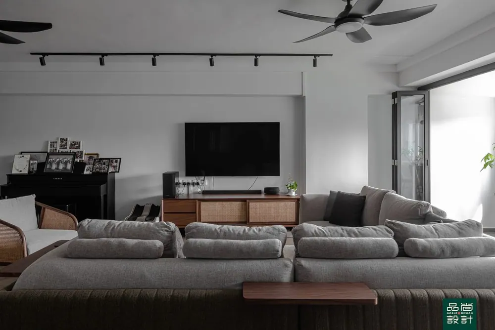 Pasir Ris 5-room — interior by Noble Interior Design (3 of 36)