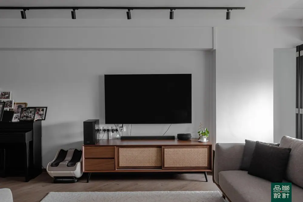 Pasir Ris 5-room — interior by Noble Interior Design (4 of 36)