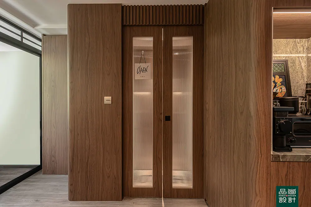 Avenue South Residence 3 Bedroom — interior by Noble Interior Design (3 of 32)