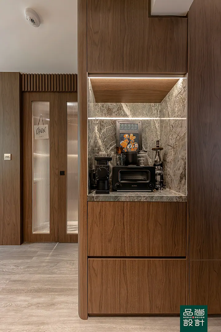 Avenue South Residence 3 Bedroom — interior by Noble Interior Design (6 of 32)
