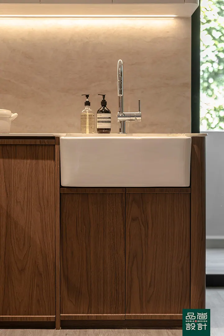 Avenue South Residence 3 Bedroom — interior by Noble Interior Design (11 of 32)