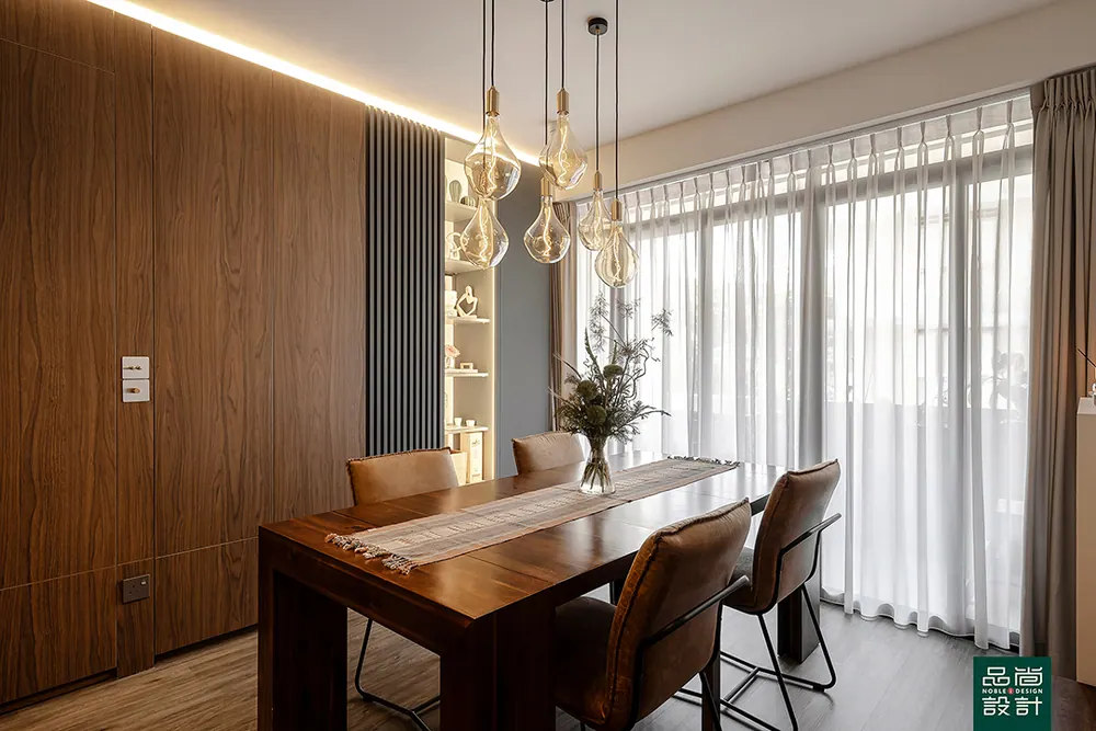 Avenue South Residence 3 Bedroom — interior by Noble Interior Design (16 of 32)