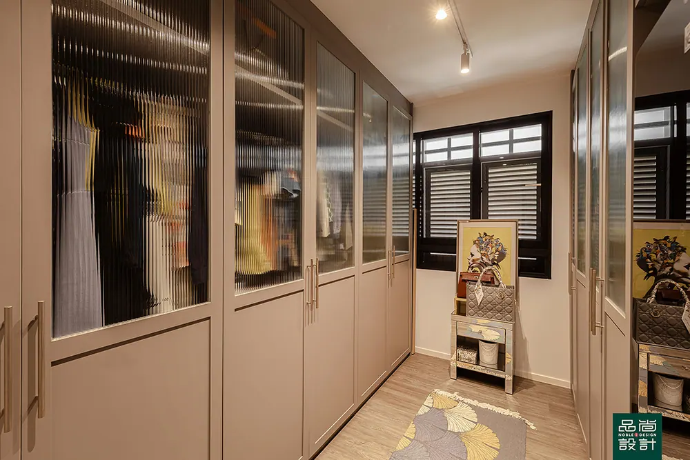 Avenue South Residence 3 Bedroom — interior by Noble Interior Design (28 of 32)