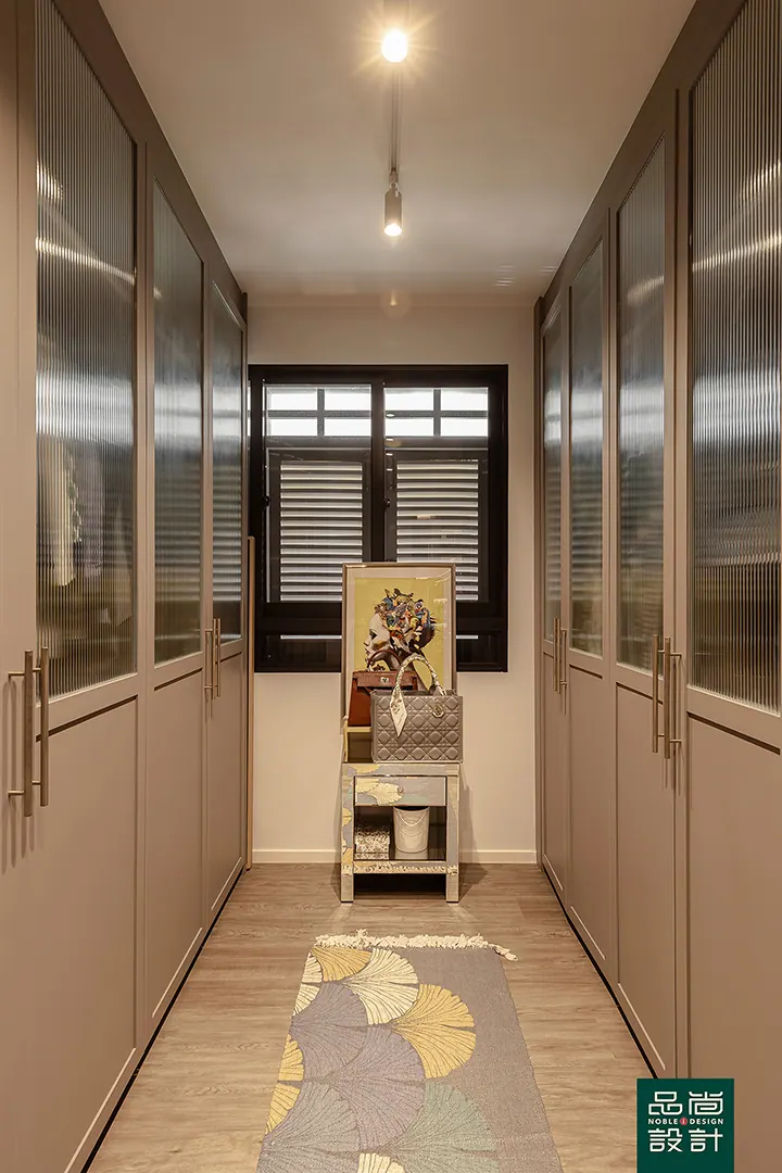 Avenue South Residence 3 Bedroom — interior by Noble Interior Design (30 of 32)