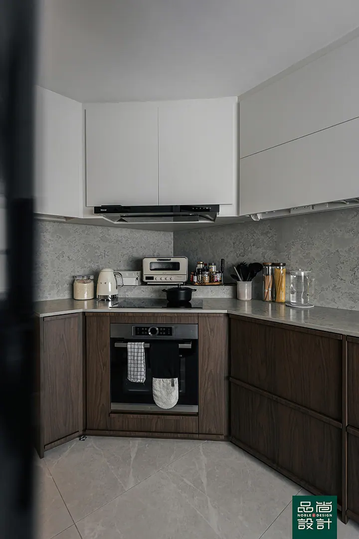 Crawford Court 3-room — interior by Noble Interior Design (14 of 36)