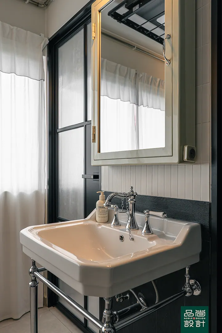 Crawford Court 3-room — interior by Noble Interior Design (20 of 36)