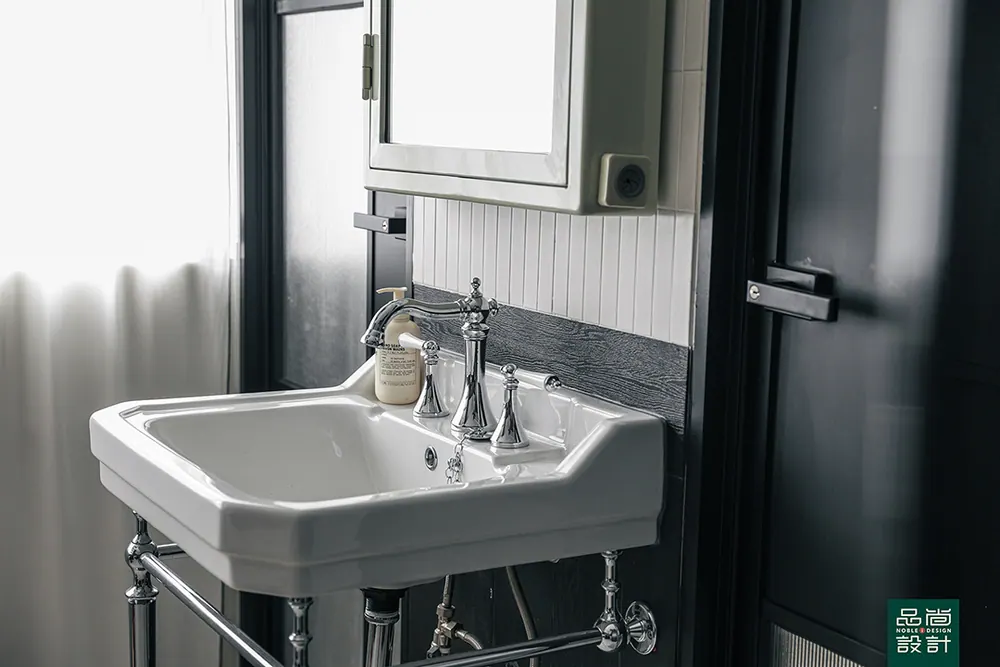 Crawford Court 3-room — interior by Noble Interior Design (28 of 36)