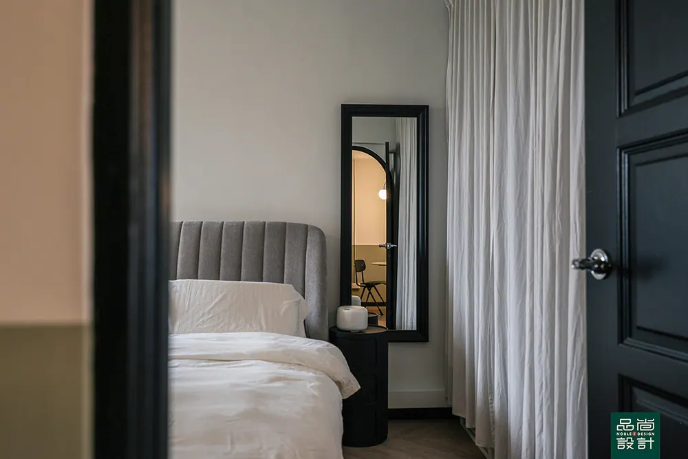 Crawford Court 3-room — interior by Noble Interior Design (35 of 36)