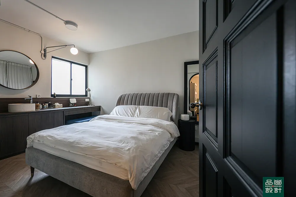 Crawford Court 3-room — interior by Noble Interior Design (36 of 36)
