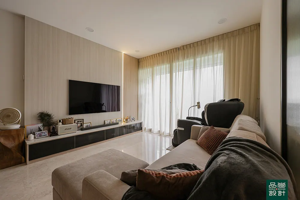 Edelweiss Park 3 Bedroom — interior by Noble Interior Design (2 of 25)