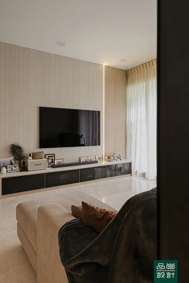 Edelweiss Park 3 Bedroom — interior by Noble Interior Design (5 of 25)