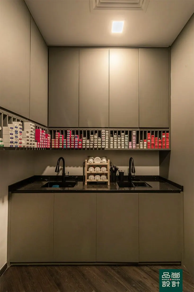 Kiu Hair Gallery — interior by Noble Interior Design (24 of 24)