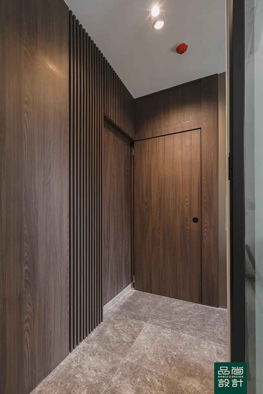 Mooi Residences 3 Bedroom — interior by Noble Interior Design (5 of 19)