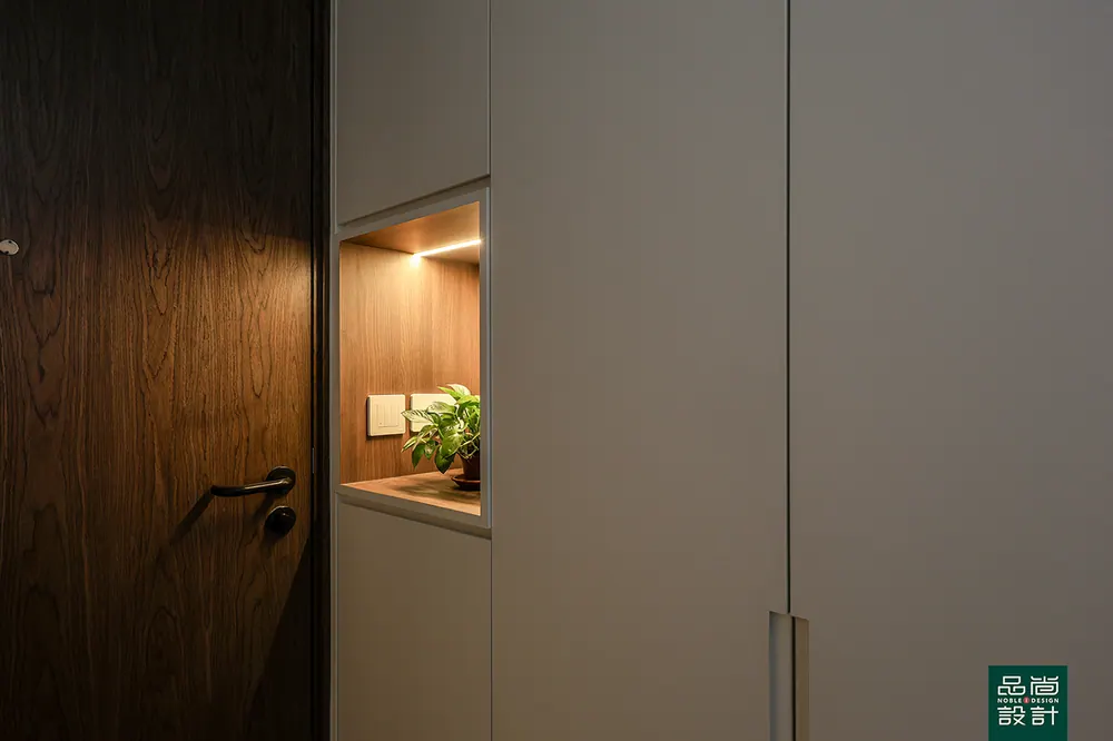 Mooi Residences 3 Bedroom — interior by Noble Interior Design (6 of 19)