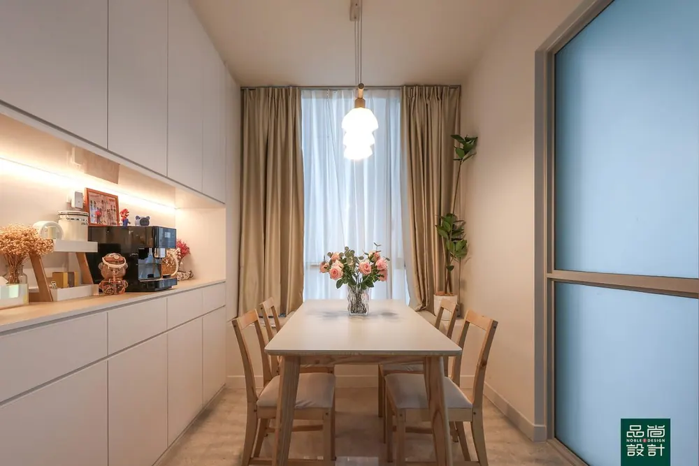 One Amber 3 Bedroom — interior by Noble Interior Design (11 of 27)