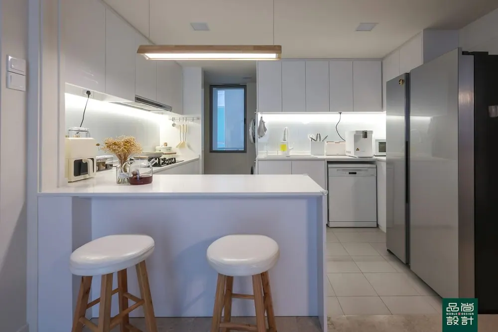 One Amber 3 Bedroom — interior by Noble Interior Design (14 of 27)