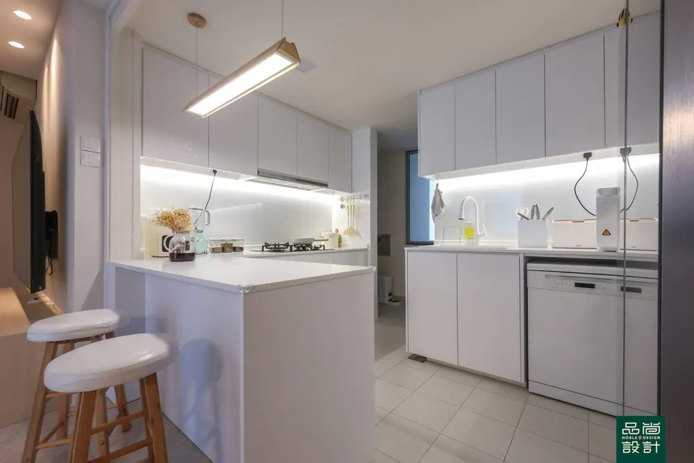 One Amber 3 Bedroom — interior by Noble Interior Design (15 of 27)
