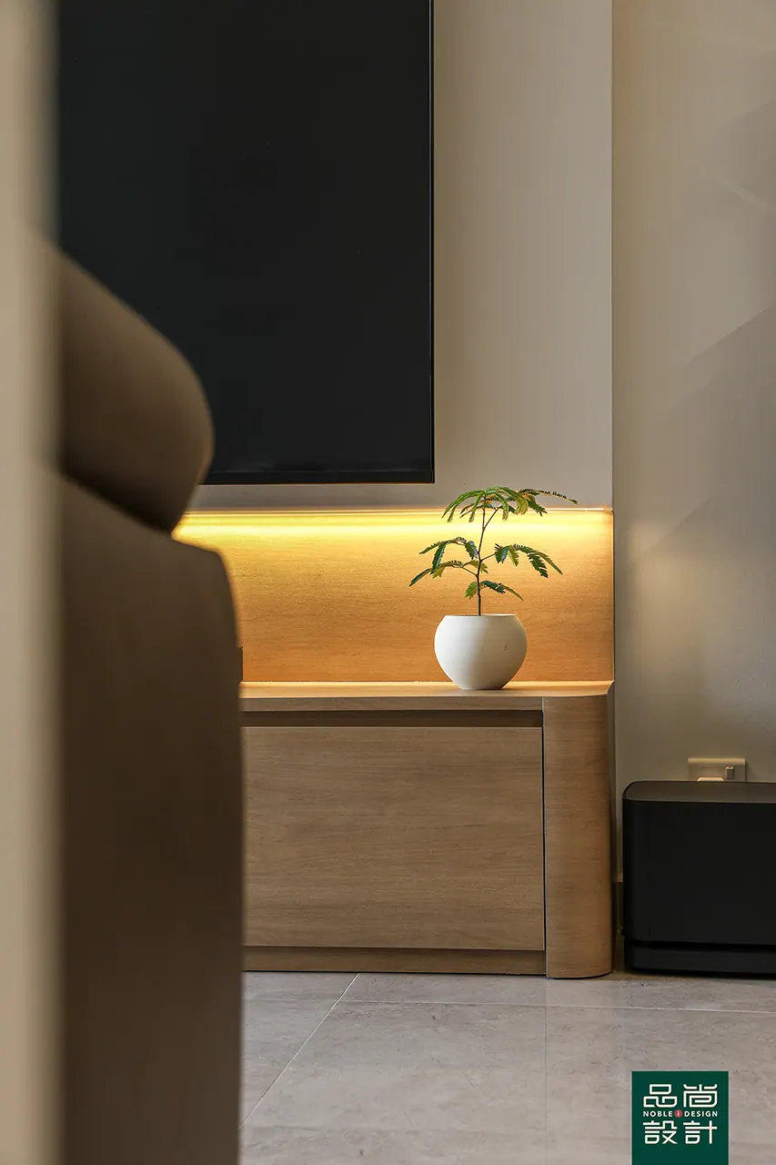 Parc Central Residences 3 Bedroom — interior by Noble Interior Design (4 of 23)