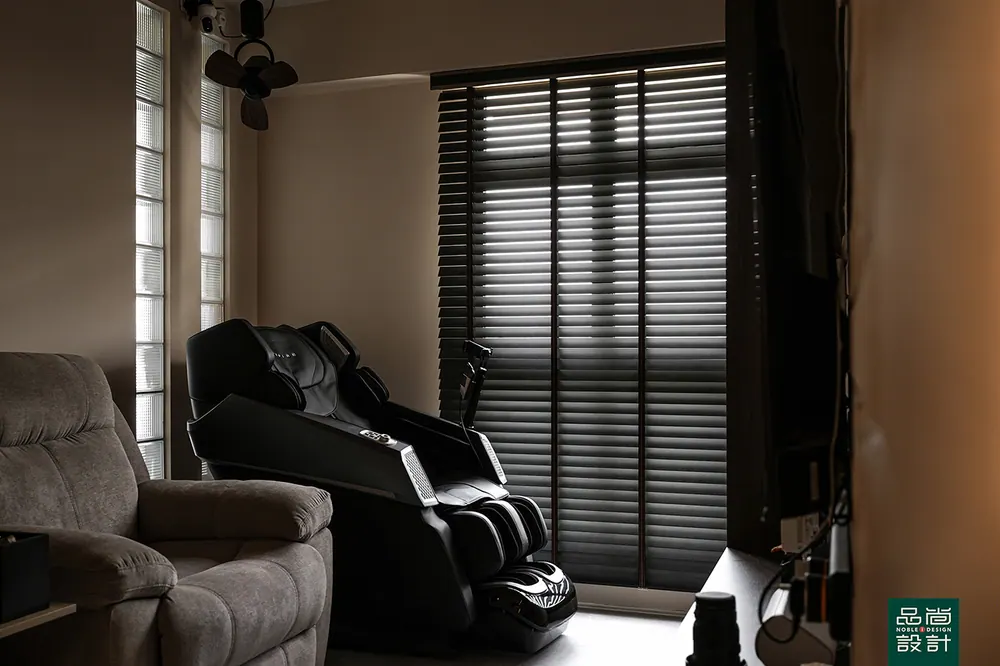 Point Crown 4-room — interior by Noble Interior Design (3 of 40)