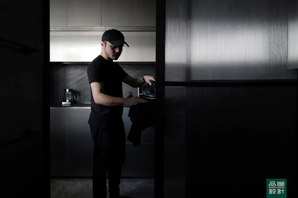 Modern Industrial Themed Bachelor Pad — interior by Noble Interior Design (19 of 31)