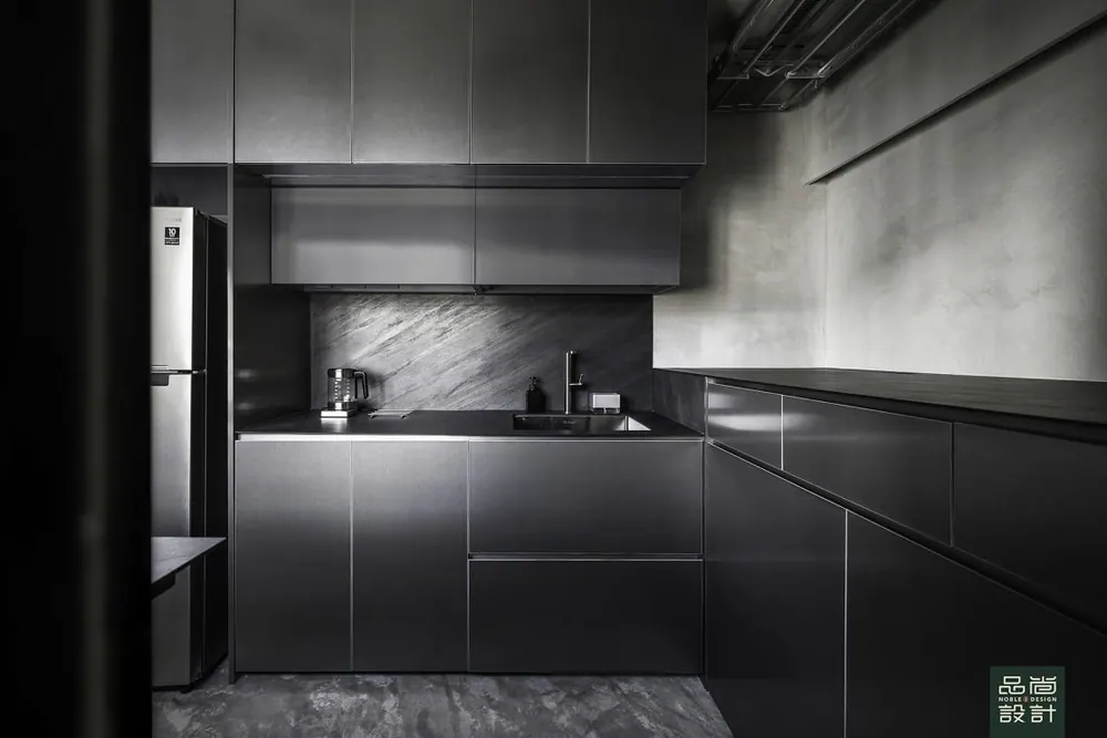 Modern Industrial Themed Bachelor Pad — interior by Noble Interior Design (18 of 31)