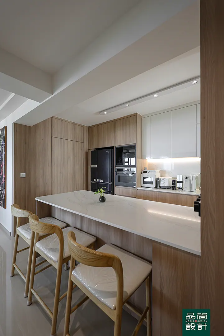 West Coast Parkview 5-room — interior by Noble Interior Design (19 of 36)