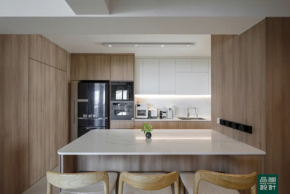 West Coast Parkview 5-room — interior by Noble Interior Design (21 of 36)